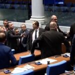 Пак агресия в парламента, депутати от „Възраждане“ и АПС едва не се сбиха