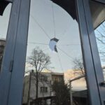 Атакуваха с камъни българското посолство в Скопие