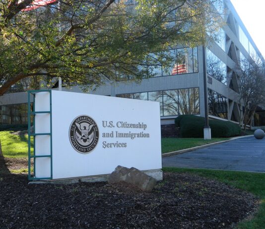 Агенти на миграционните служби откриха стрелба и раниха двама души в Портланд