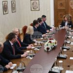 Снежанка и 6-те джуджета: ПП/ДБ с многобройна делегация при Йотова