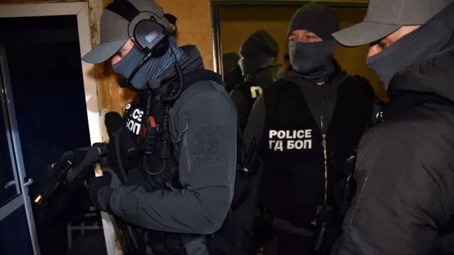 Трима мъже са арестувани за сексуална експлоатация при спецоперация на