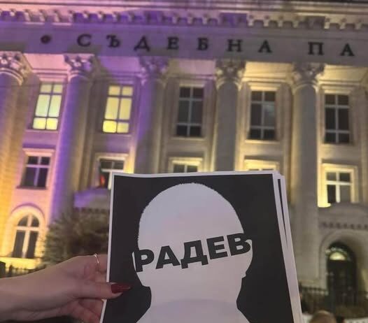 Малко, но сърцати глупаци