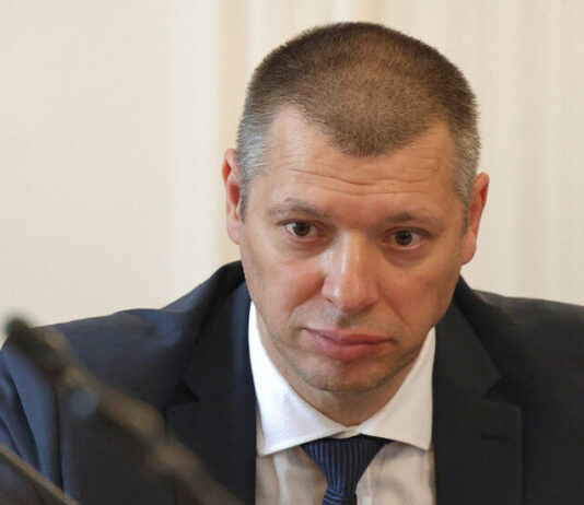 Депутатите приеха оставката на Антон Славчев като шеф на КОНПИ