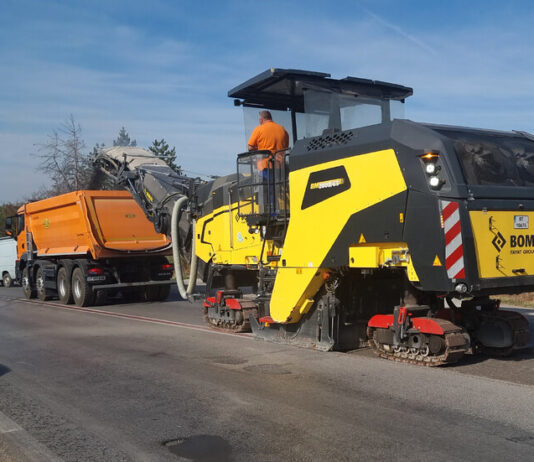 Поставят ограничителни колчета на пътя, където загинаха Сияна и бившият кмет на Червен бряг