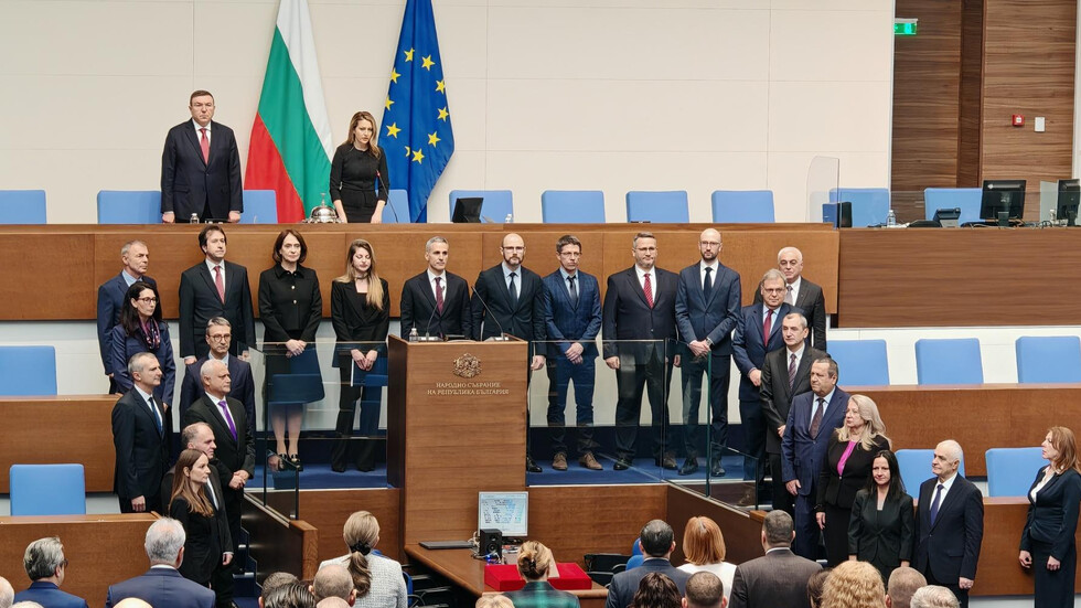 Новият служебен премиер Андрей Гюров и кабинетът му положиха официално