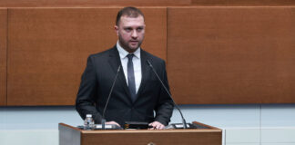 Малко след като положи клетва като депутат, Едис Даудов напусна ПГ на „Алианс за права и свободи“