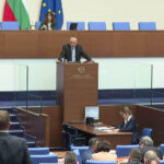 Министърът Дечев изуми публиката – привикал полицая в ресторанта, за да му преразкаже изнесеното на брифингите за „Петрохан“