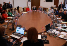 Гюров се отметна за параваните за гласуване, прехвърли топката на общините