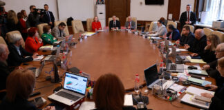 Гюров се отметна за параваните за гласуване, прехвърли топката на общините