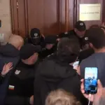 Напрежение пред кабинета на главния прокурор в Съдебната палата