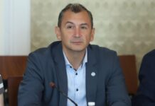 Служебният здравен министър-сексуален терминатор: Подарявайте на жените си вибратори, за добър секс е нужен съспенс