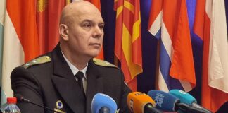 Командирът на Военноморските сили: Невъзможно е да се проникне в потъналия рибарски кораб, не са установени пробойни по корпуса