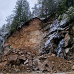 Свлачище затвори пътя Смолян – Баните