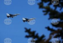 Български изтребители F-16 изпълниха тренировъчни полети на летище „Васил Левски“, съобщиха от Министерството на отбраната