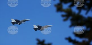 Български изтребители F-16 изпълниха тренировъчни полети на летище „Васил Левски“, съобщиха от Министерството на отбраната