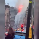 Пожар срути сграда до централната жп гара в Глазгоу, десетки влакове са отменени