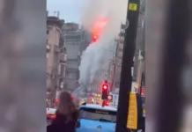 Пожар срути сграда до централната жп гара в Глазгоу, десетки влакове са отменени