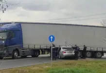 Мъж е в тежко състояние, след като кола се удари в тир на пътя Пловдив – Садово