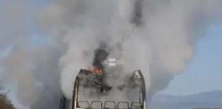 Горящ автобус блокира движението между Стара Загора и Казанлък