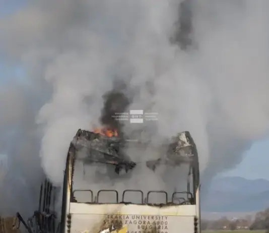 Горящ автобус блокира движението между Стара Загора и Казанлък