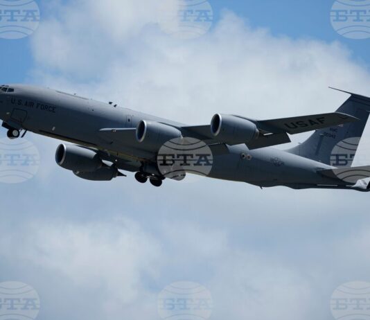 Първите американски самолети цистерни пристигнаха в Румъния за участие в конфликта в Близкия изток