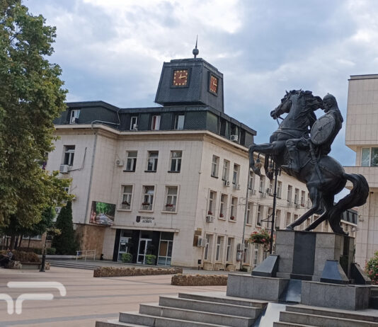 БСП и ДПС с изненадващи водачи на листите в Ловешко, основната битка ще е между ГЕРБ и Радев