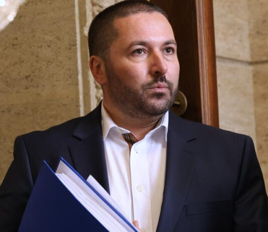 Бащата на Сияна регистрира коалиция за участие в изборите