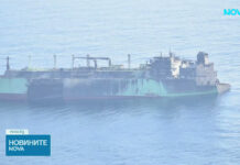 Изоставен руски танкер с втечнен газ се носи неуправляемо край италиански остров