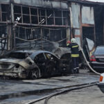 Голям пожар в Хасково – огънят изпепели 50 коли в автоморга