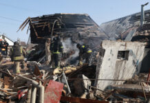 Най-малко петима души загинаха при руски удари в Украйна