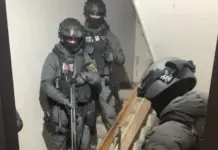 Задържаха банда за отвличане, трафик и склоняване към проституция