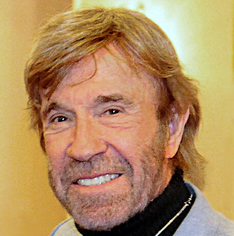 На 86 г. почина легендарният актьор Чък Норис