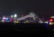 Самолет се сблъска с пожарна на летище „Ла Гуардия“ в Ню Йорк