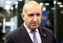 Радев ще бъде кандидат-депутат. Призова служебното правителство „да си извади главата от пясъка“