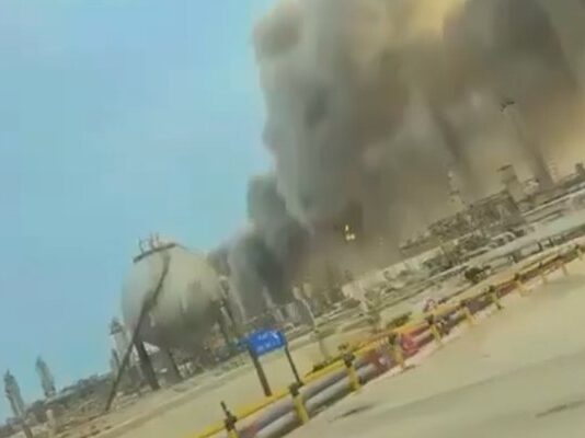 Иран атакува една от най-големите рафинерии в Саудитска Арабия