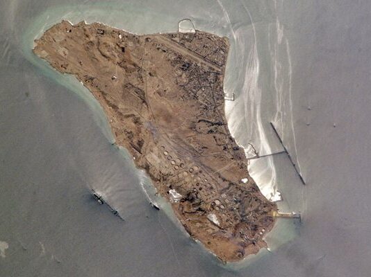 САЩ атакуваха ключовия ирански остров Харг