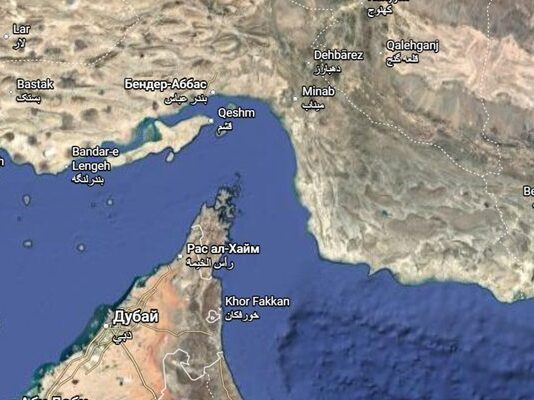 Три кораба са поразени от снаряди в Ормузкия проток