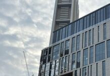 Ирански дрон удари международния финансов център в Дубай