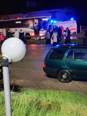 Сблъсък между автобус и линейка взе жертва