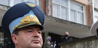 Генерал, шеф на ВВВУ в Долна Митрополия, агитира за Румен Радев