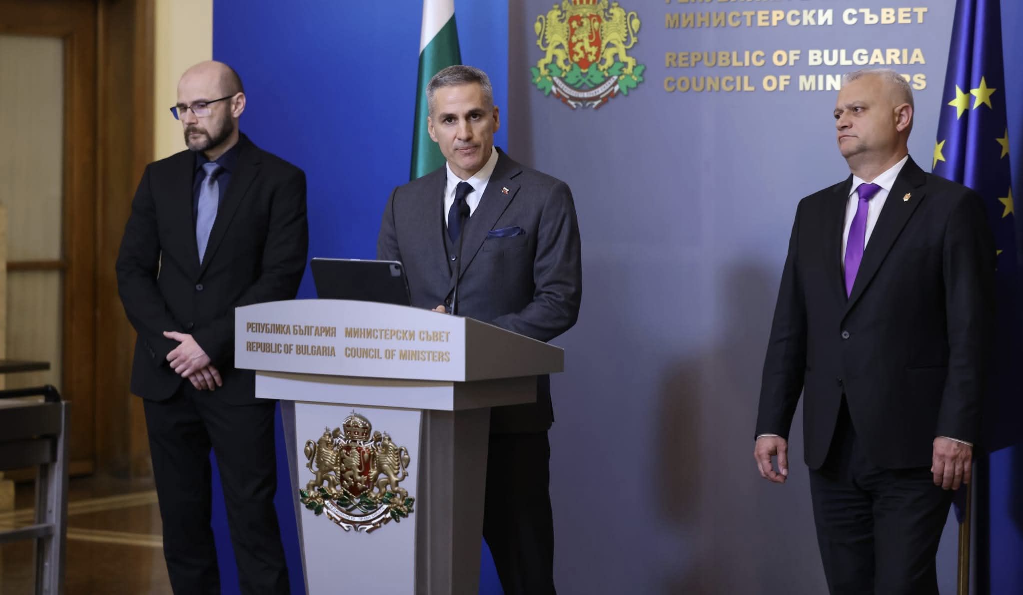 Министър председателят Андрей Гюров вицепремиерът и министър на правосъдието Андрей Янкулов