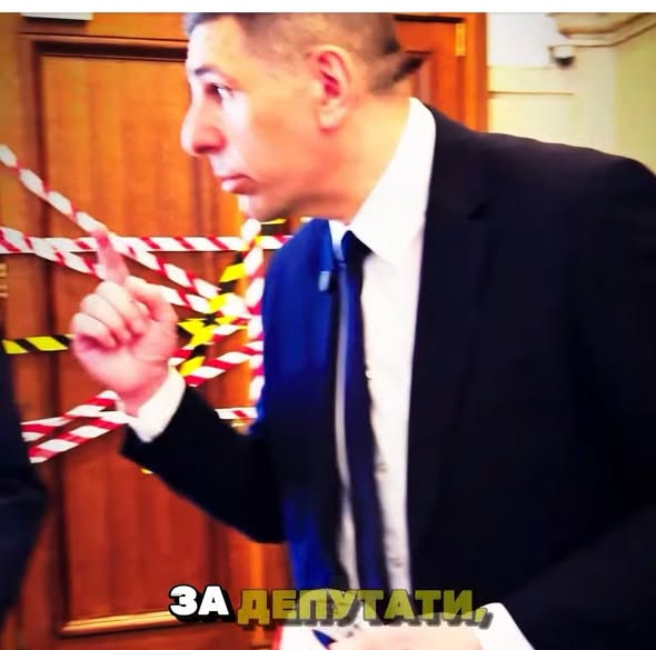 Предизборна бутафория Божанов и Мирчев запечатаха кабинета на Сарафов само