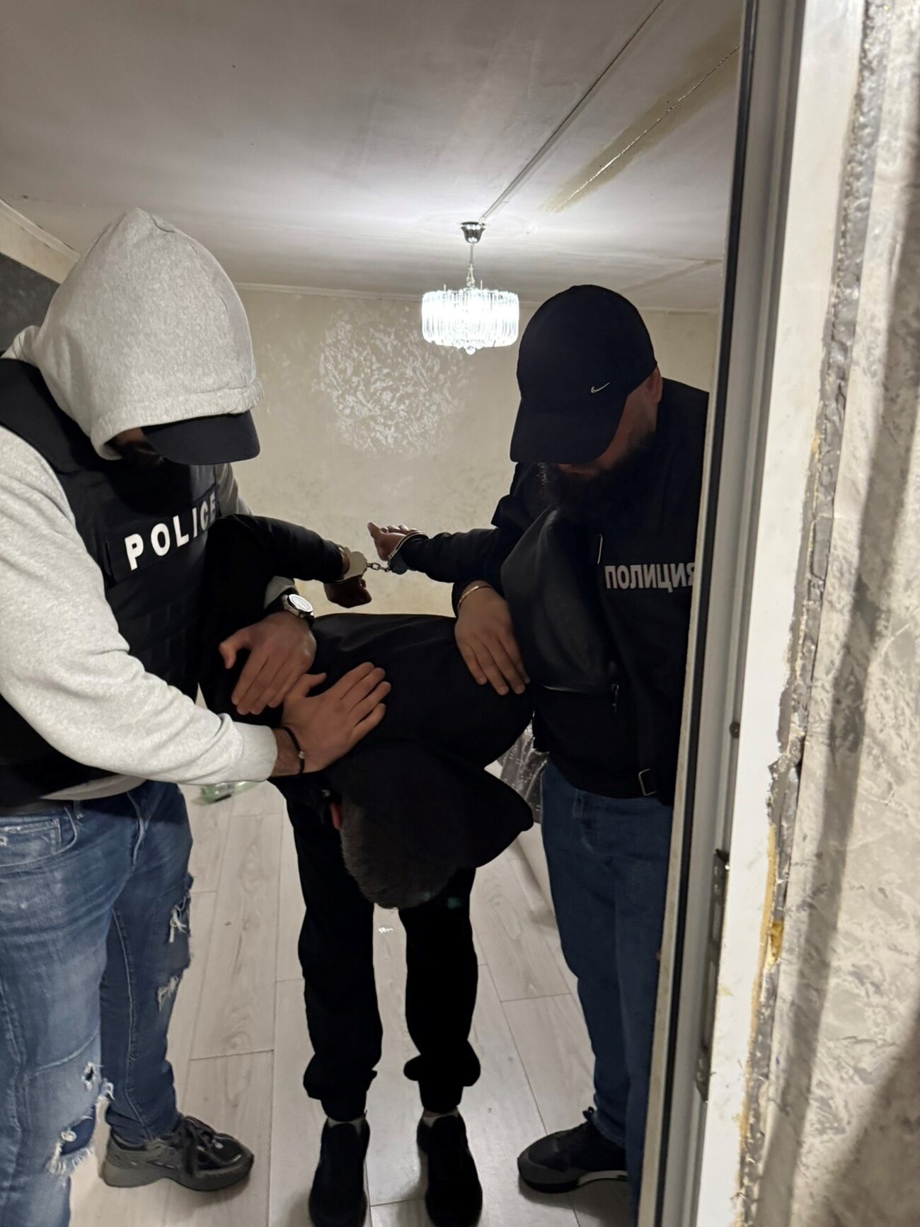 Двама крадци с общо 83 криминални регистрации задигнаха 100 000