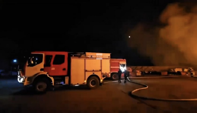 Пожар избухна в база за вторични суровини в Сливен Сигналът е