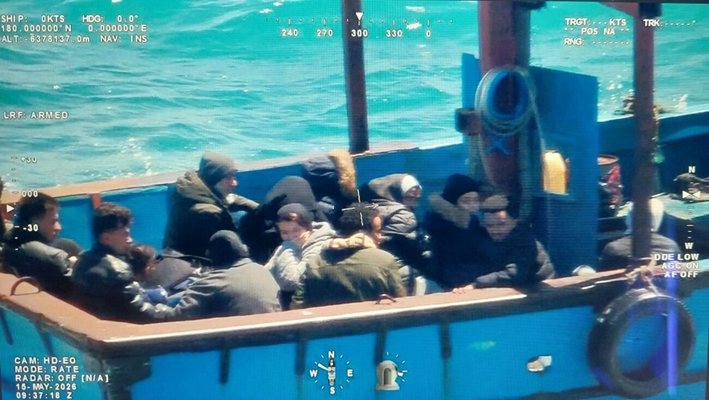 Бременна жена и две деца са сред задържаните 15 мигранти