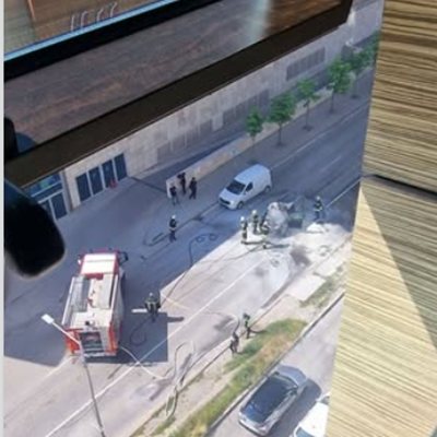 Автомобил се е запалил до мол в столицата За това