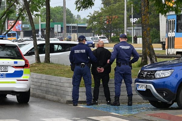 Рецидивист излязъл от затвора в края на март извади нож