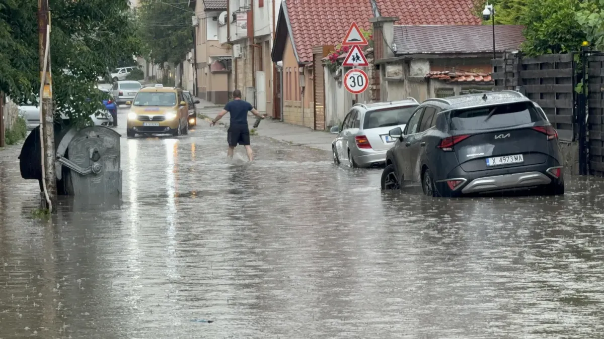 Силна буря удари Хасково Поройните дъждове в ранния следобед бяха