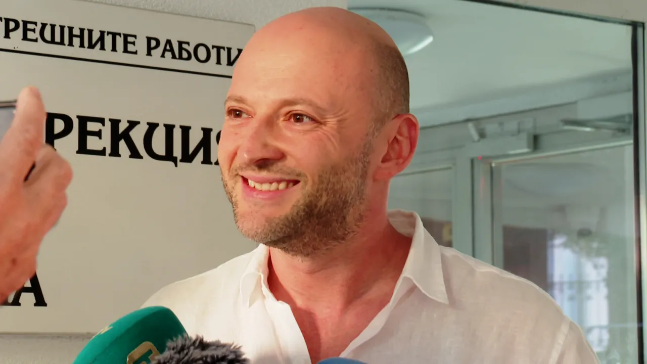 Олег Невзоров се е явил доброволно придружен от адвокат и