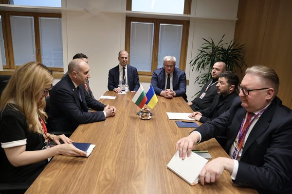 Министър председателят Румен Радев разговаря с президента на Украйна Володимир